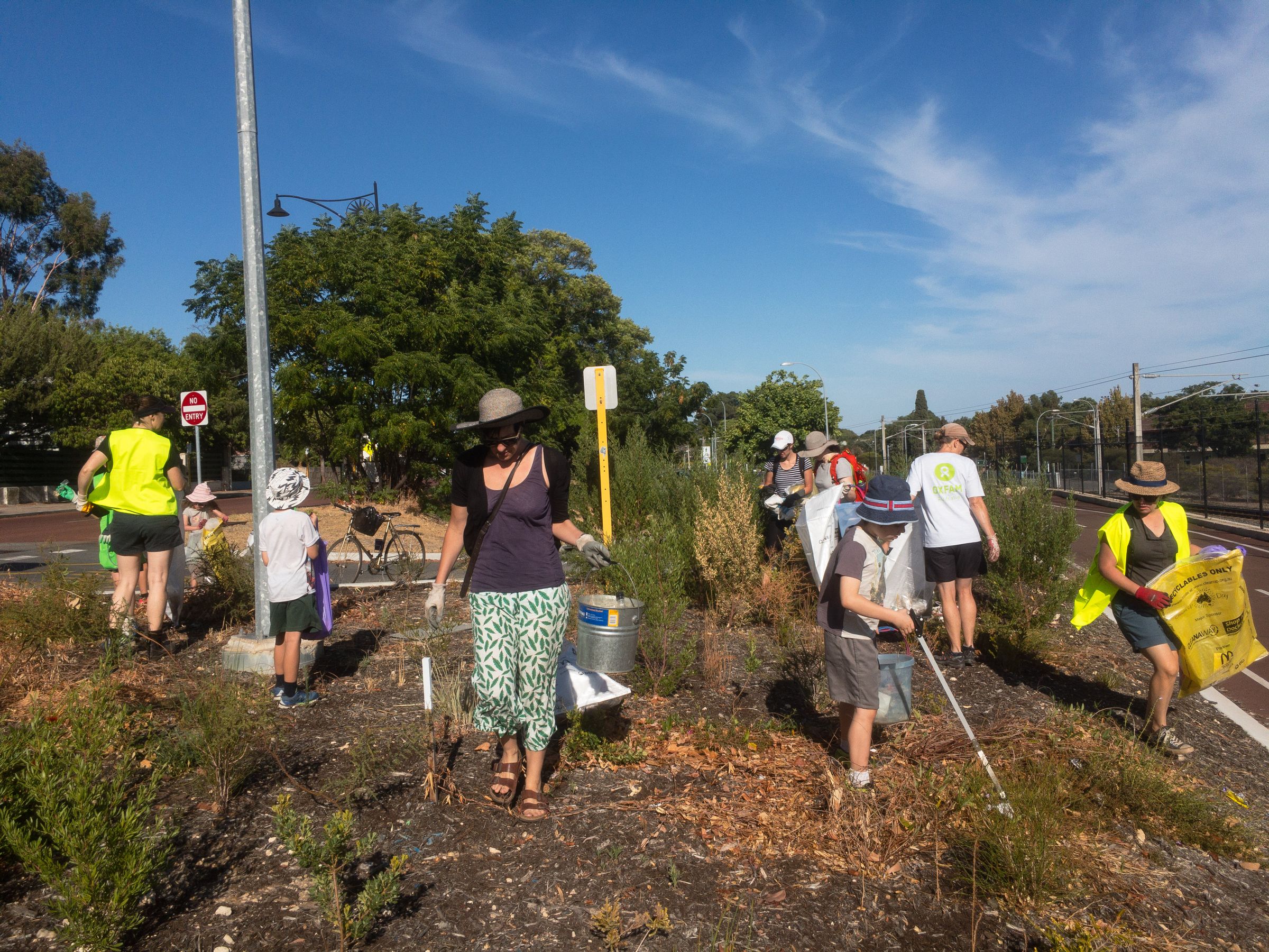 Volunteers cleaning up the Bayswater to Ashfield bike path